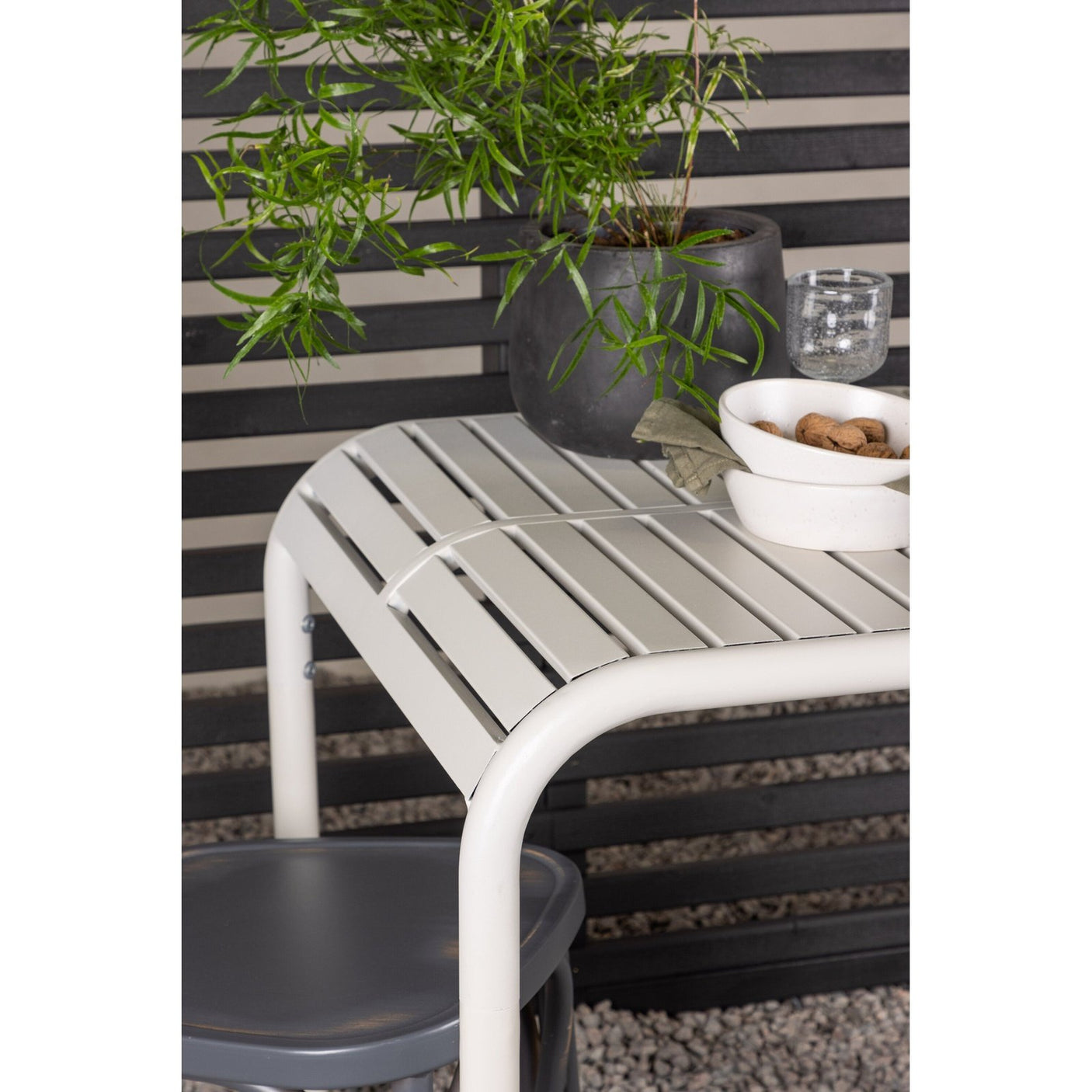 Borneo Cafébord 70*70* + Tablas spisestoler Venture Design Spisegruppe