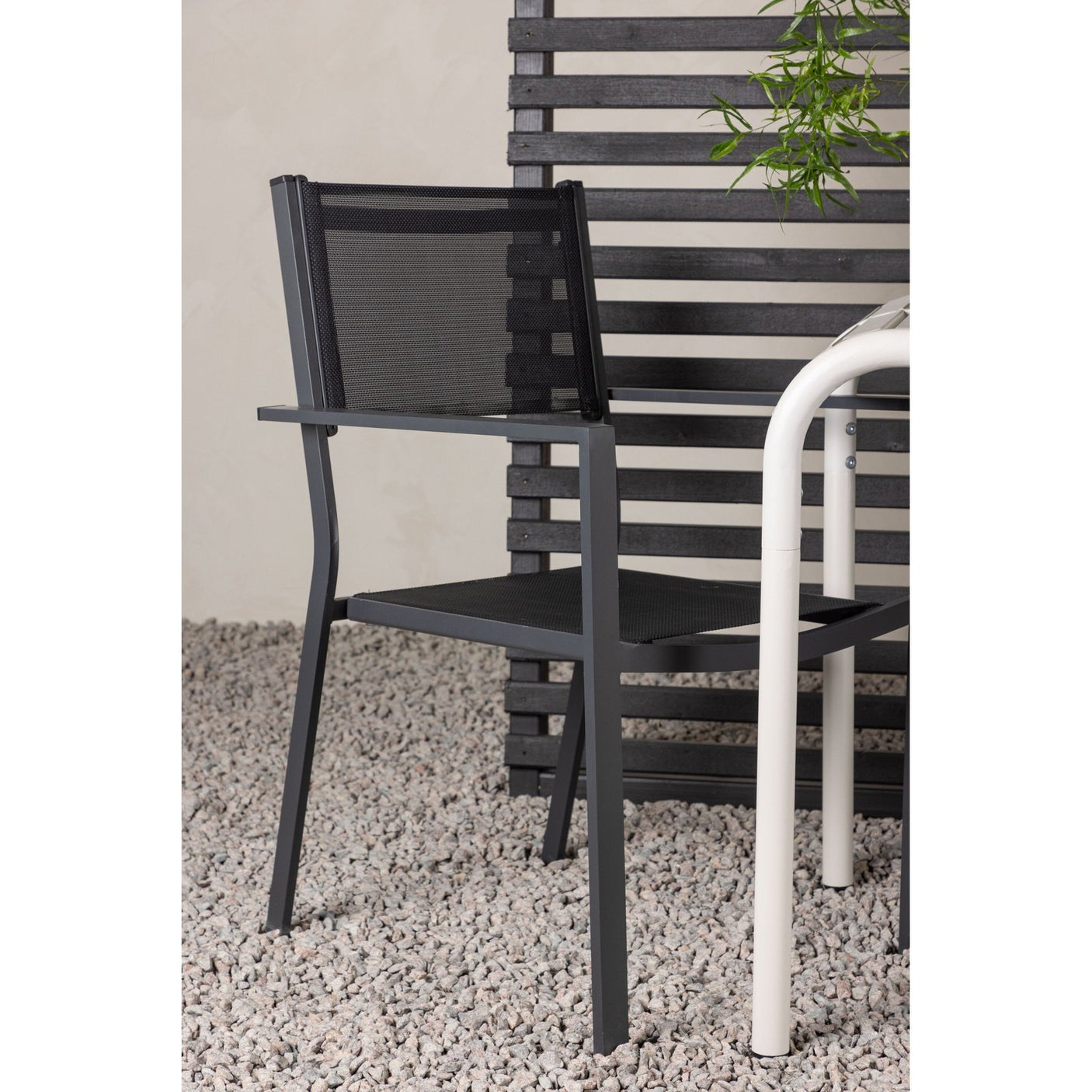 Borneo Cafébord 70*70* + Copacabana stol Venture Design Spisegruppe