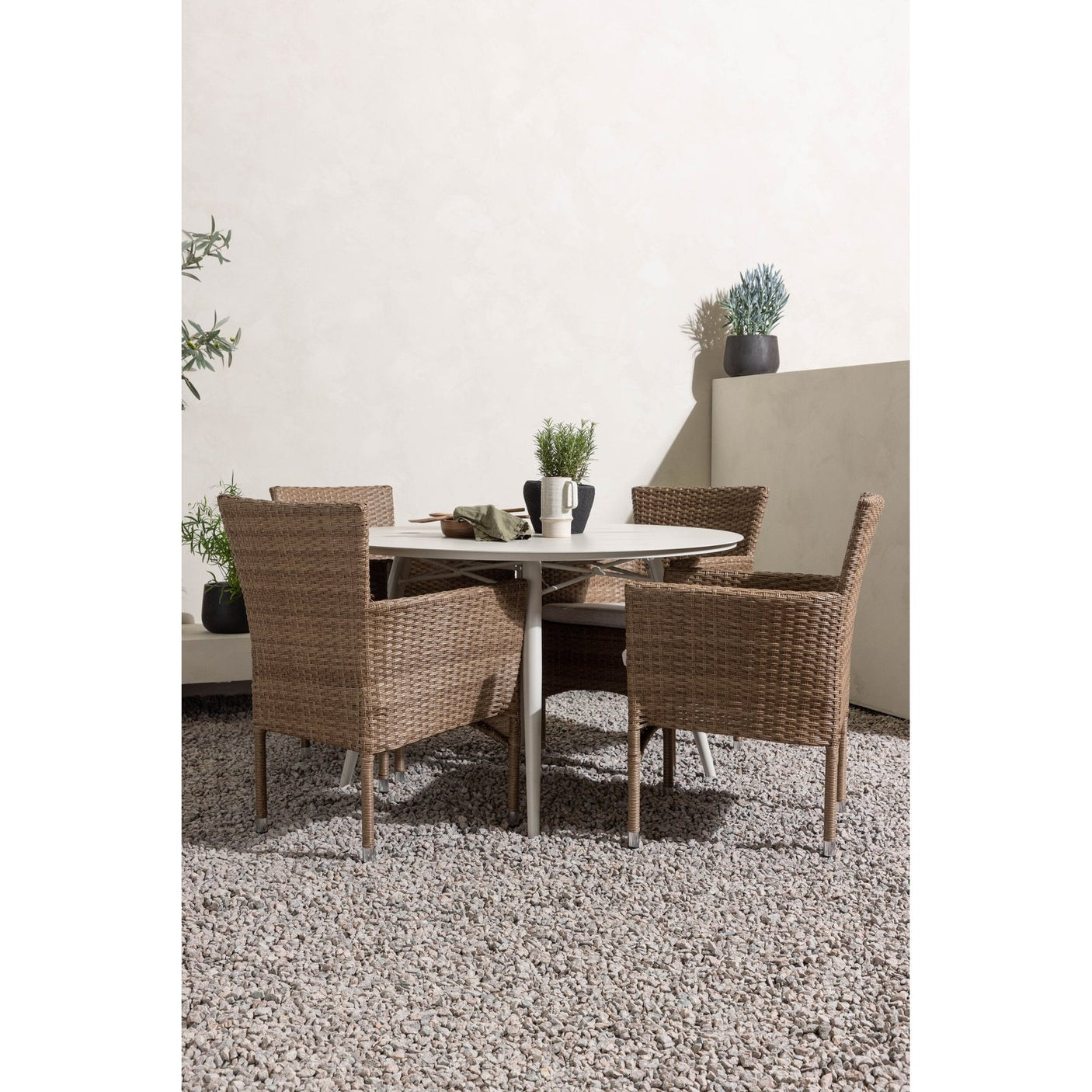 Lina spisebord Rundt120 cm + Malina spisestoler Venture Design Spisegruppe