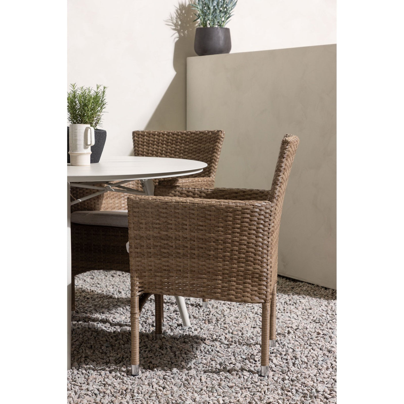 Lina spisebord Rundt120 cm + Malina spisestoler Venture Design Spisegruppe