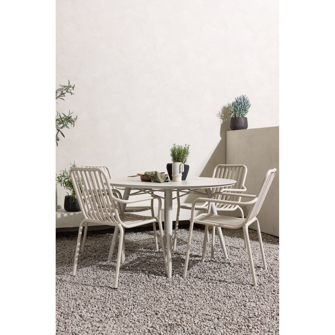 Lina Spisebord Rundt120 cm + Peking spisestoler Venture Design Spisegruppe