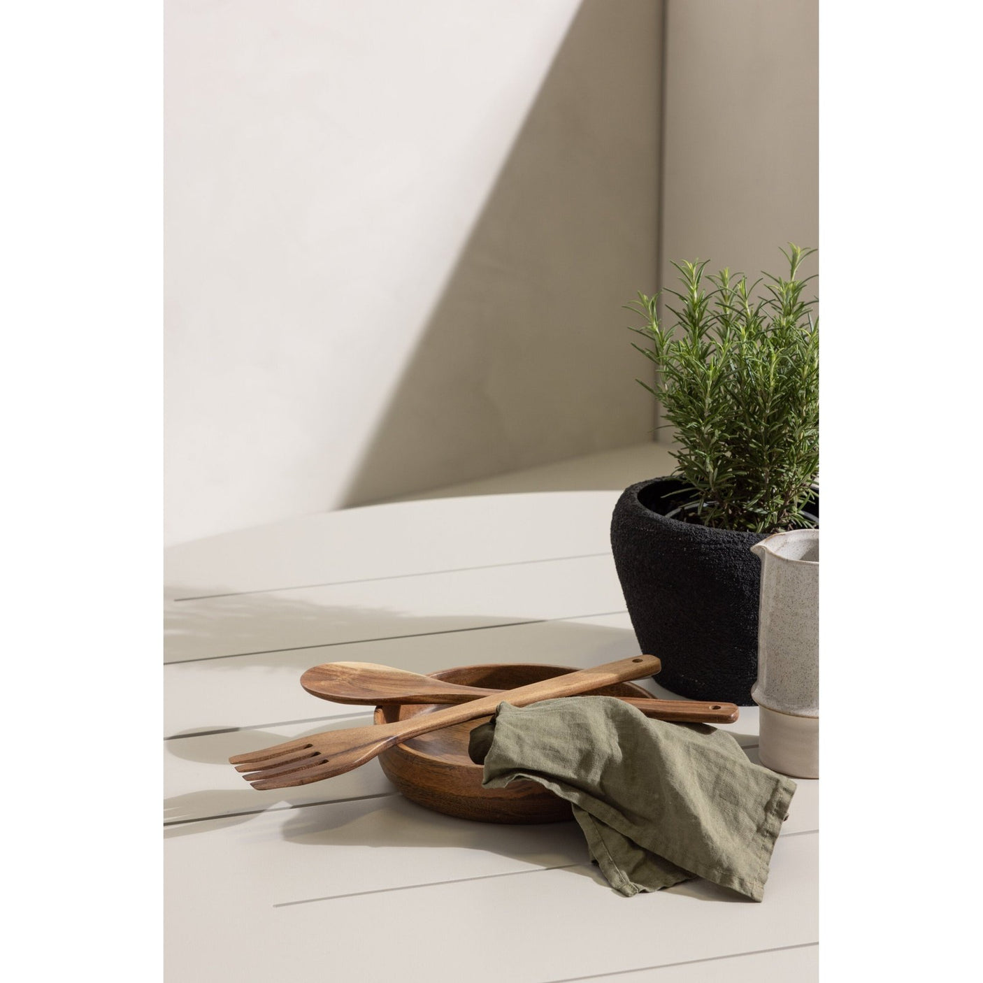 Lina Spisebord Rundt120 cm + Peking spisestoler Venture Design Spisegruppe
