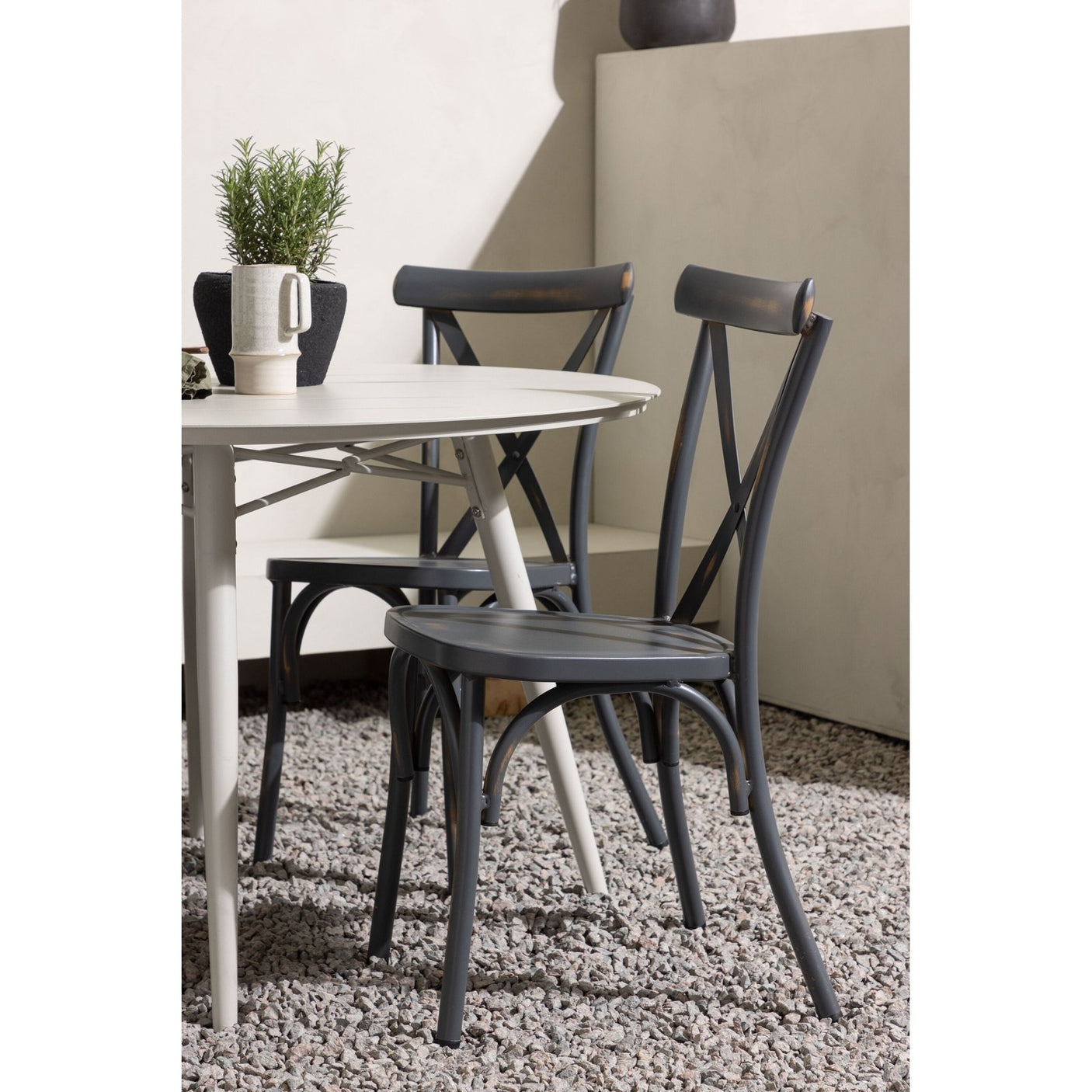 Lina Spisebord Rundt120 cm + Tablas spisestoler Venture Design Spisegruppe