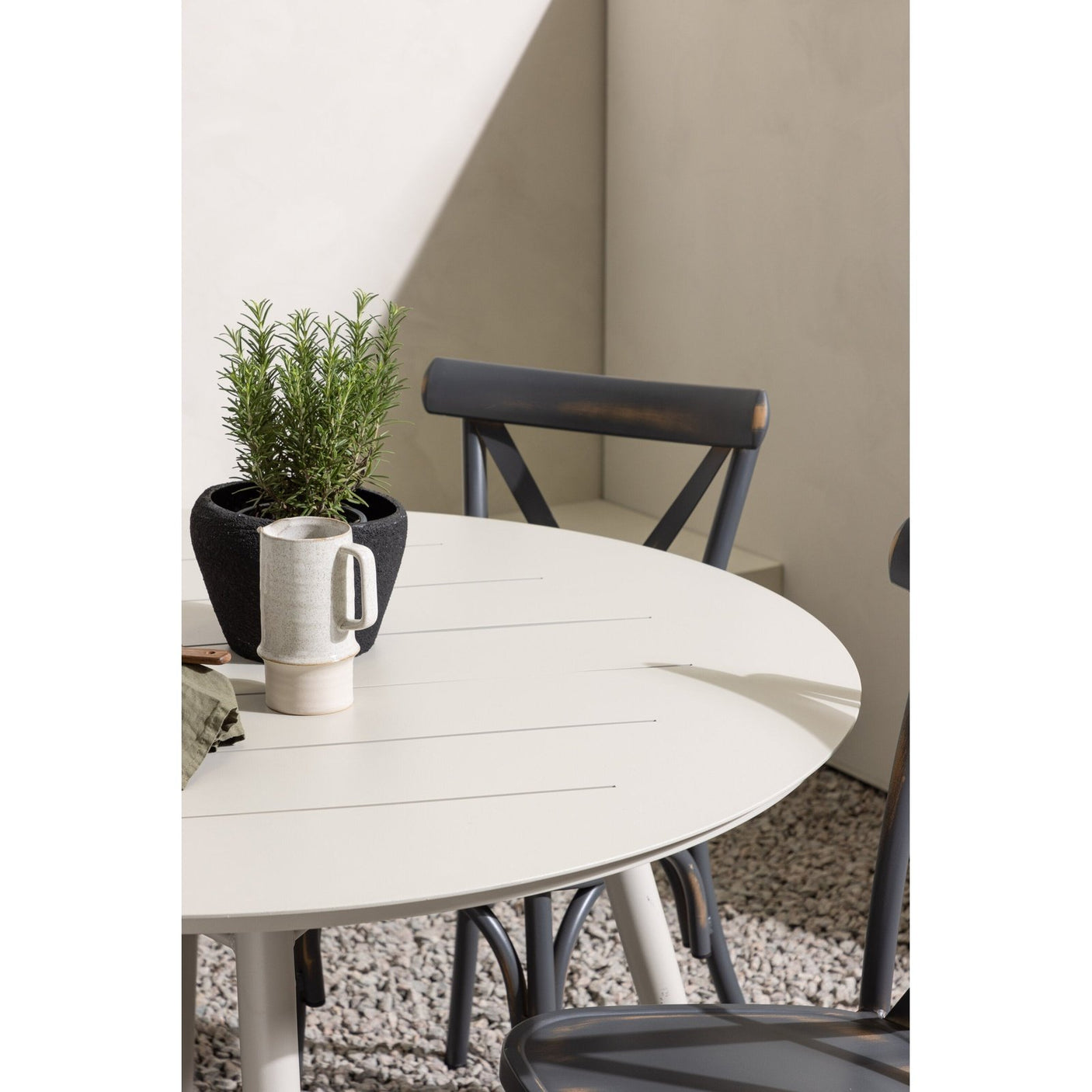 Lina Spisebord Rundt120 cm + Tablas spisestoler Venture Design Spisegruppe