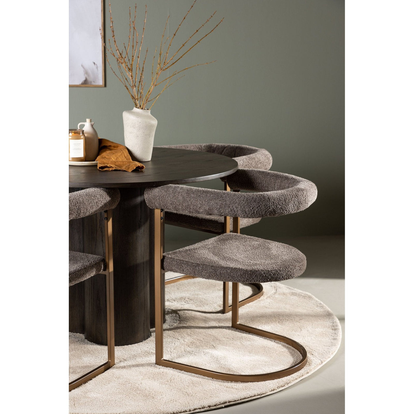 Olivia spisebord + Morning spisestoler Venture Design Spisegruppe