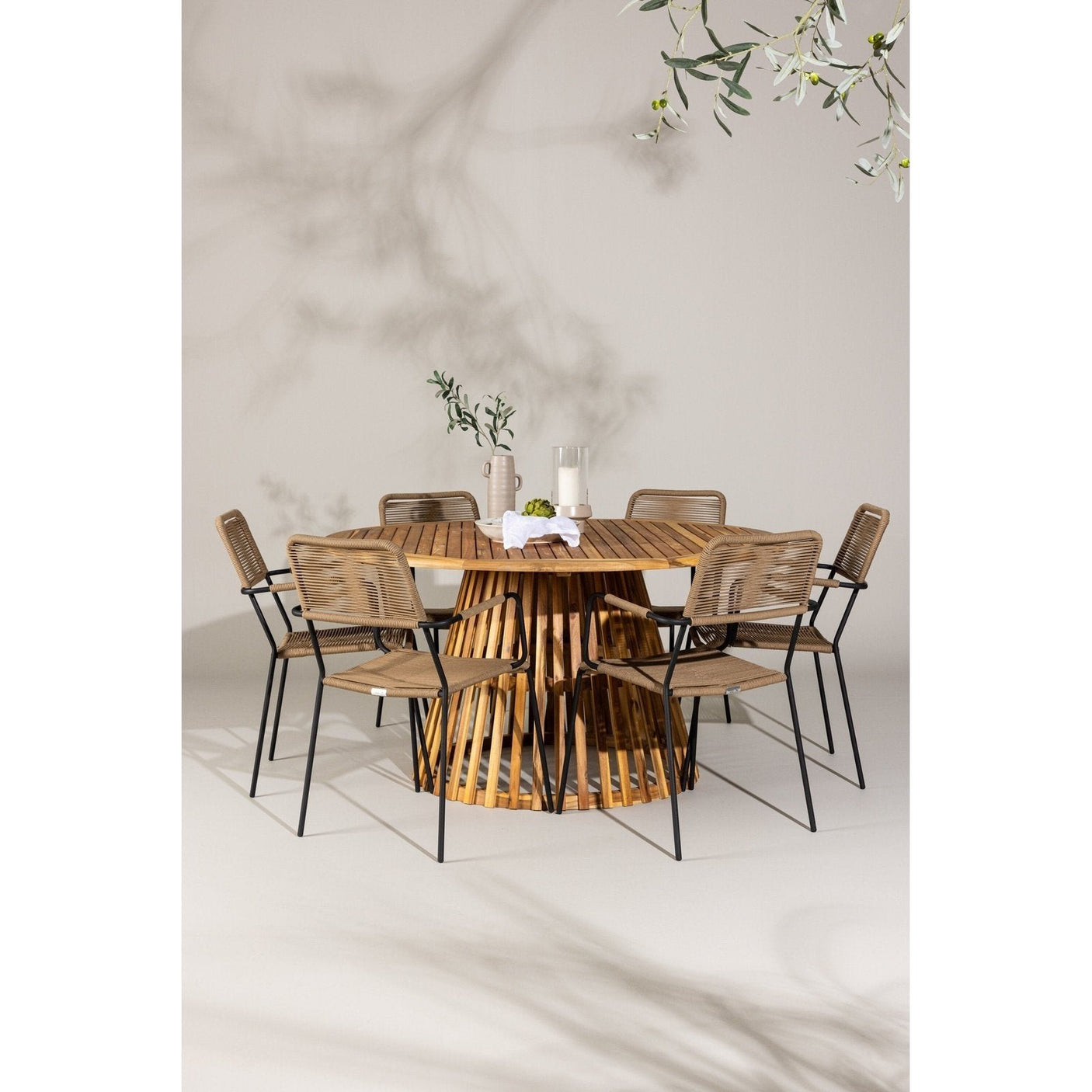 Tucumán spisebord ø120 + Lindos Lenestol / Venture Design Spisegruppe