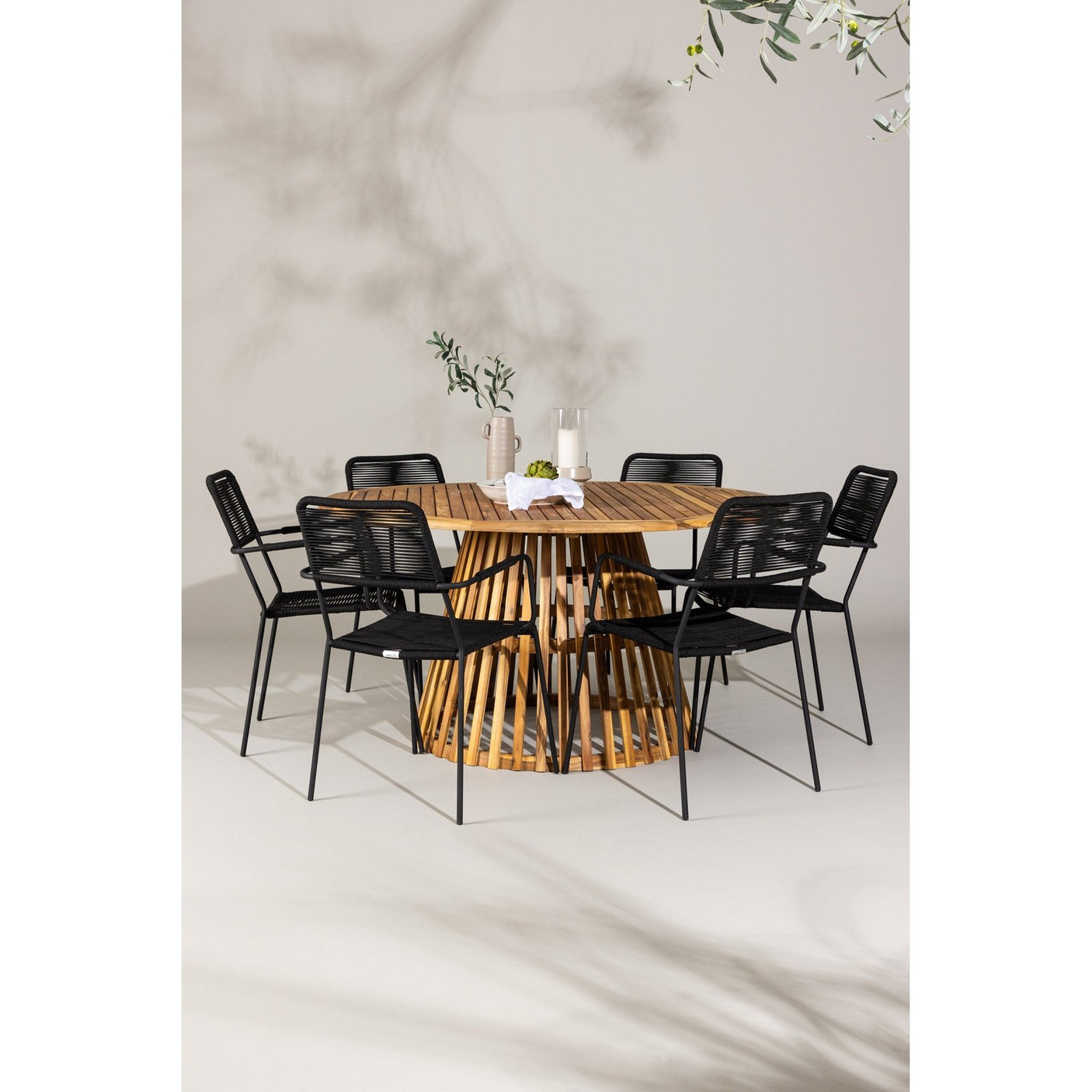 Tucumán spisebord Akasia ø120 + Lindos lenestol Venture Design Spisegruppe