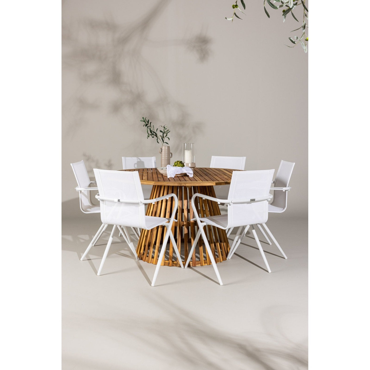 Tucumán spisebord Akasia ø120 + Alina spisestoler Venture Design Spisegruppe