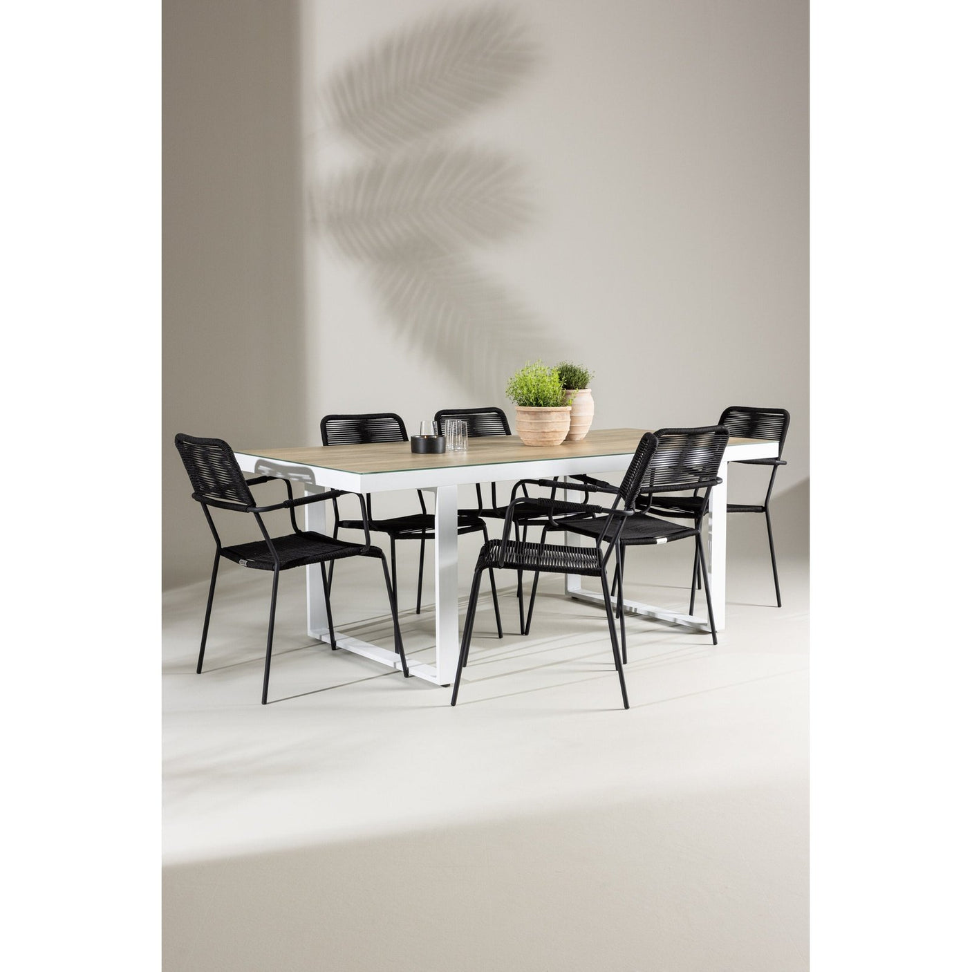 Merlo spisebord + Lindos lenestol Venture Design Spisegruppe