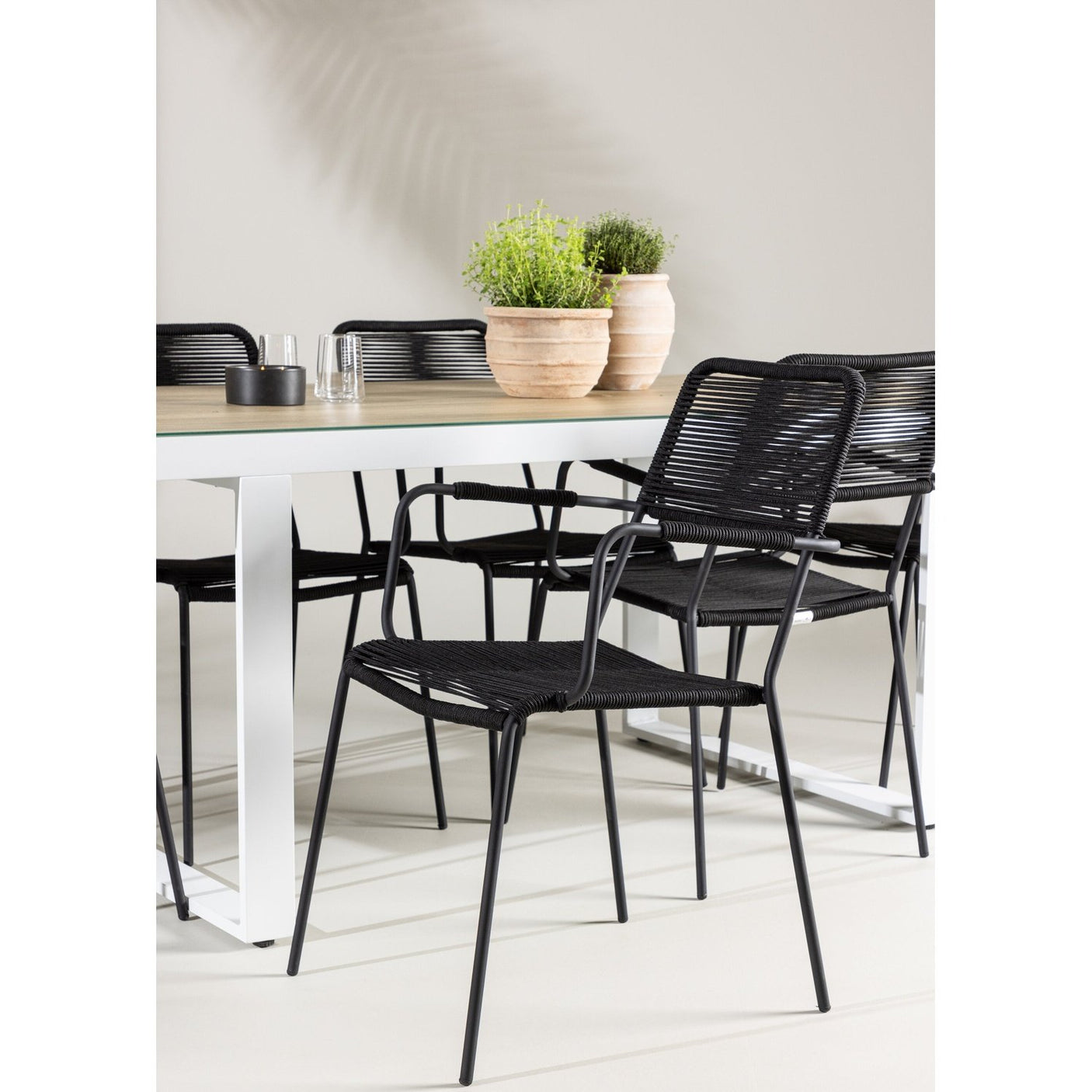 Merlo spisebord + Lindos lenestol Venture Design Spisegruppe