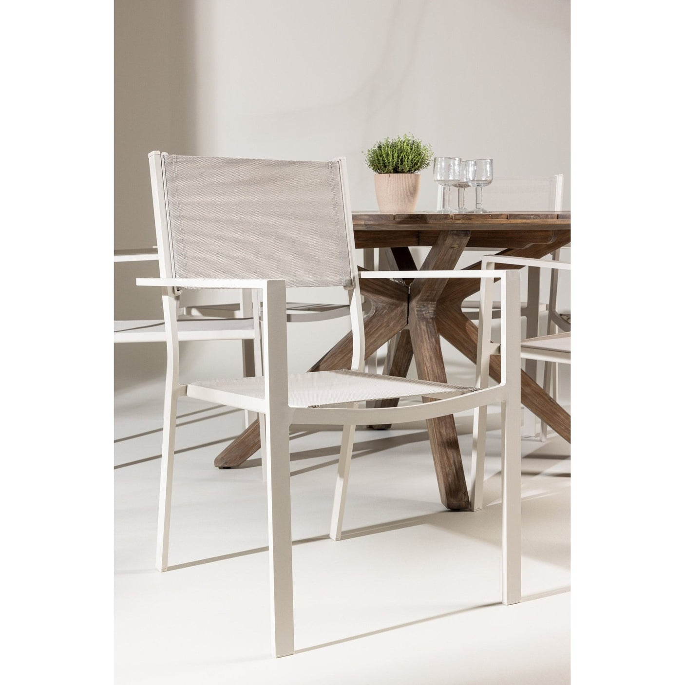Rosario spisebord- Ø140 + Copacabana Venture Design Spisegruppe