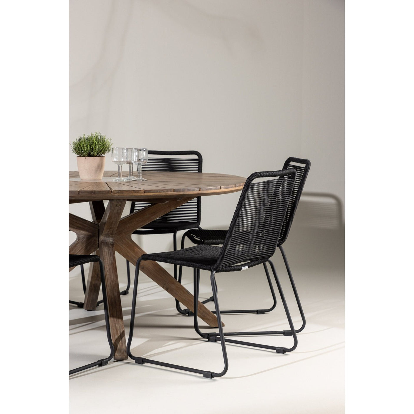 Rosario spisebord- Ø140 + Lindos Venture Design Spisegruppe