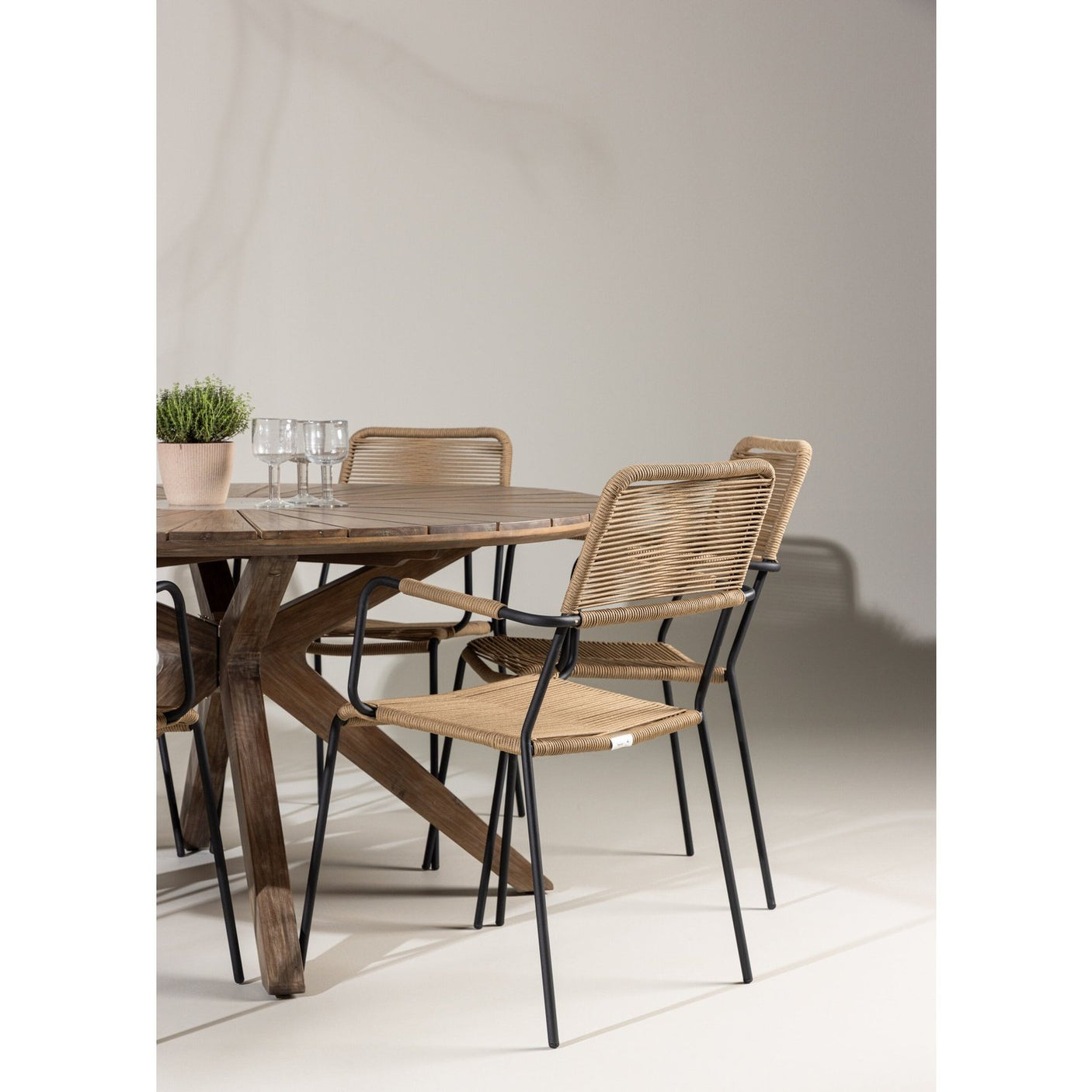 Rosario spisebord- Ø140 + Lindos Lenestol Venture Design Spisegruppe