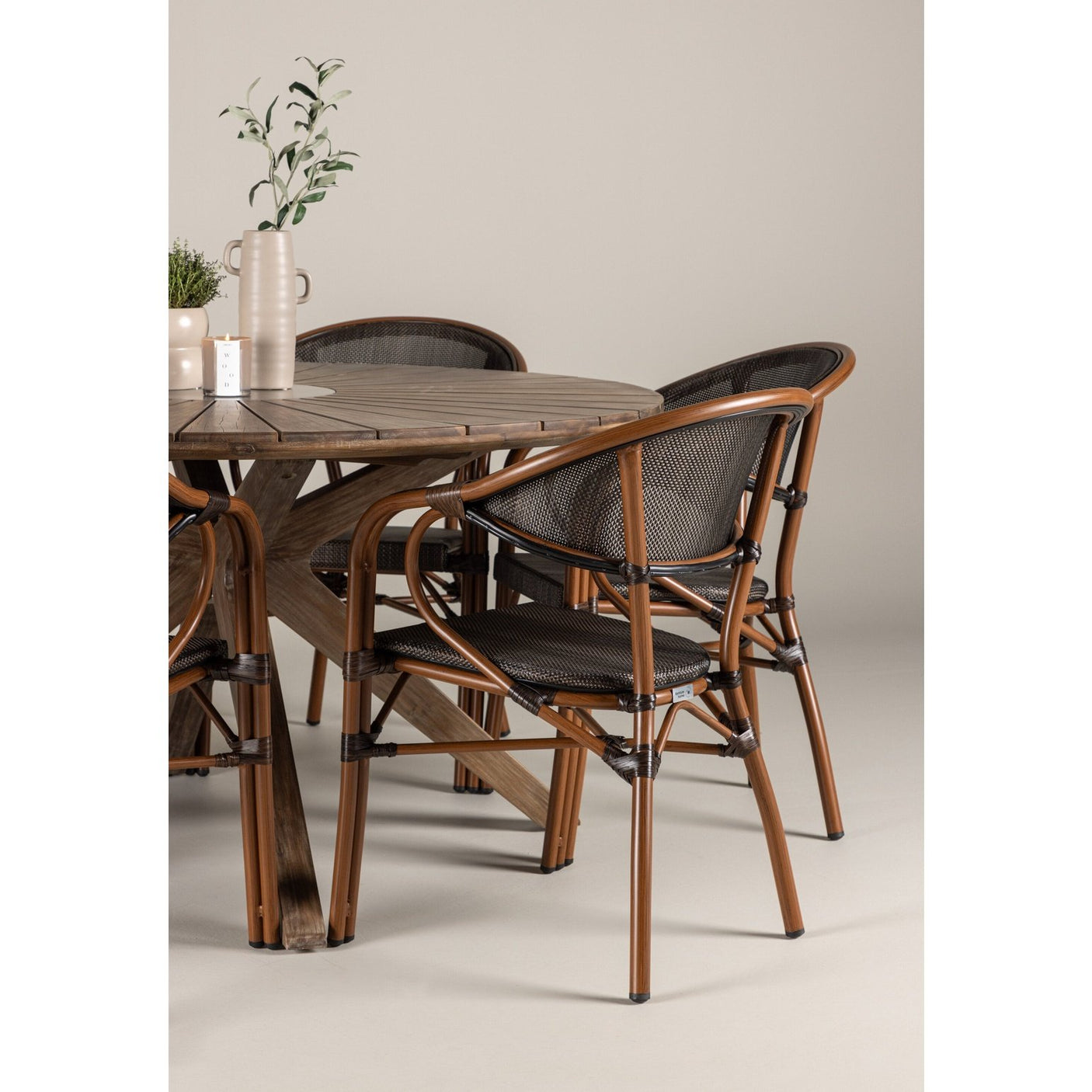 Rosario spisebord- Ø140 + Vila Real Caféstol Venture Design Spisegruppe