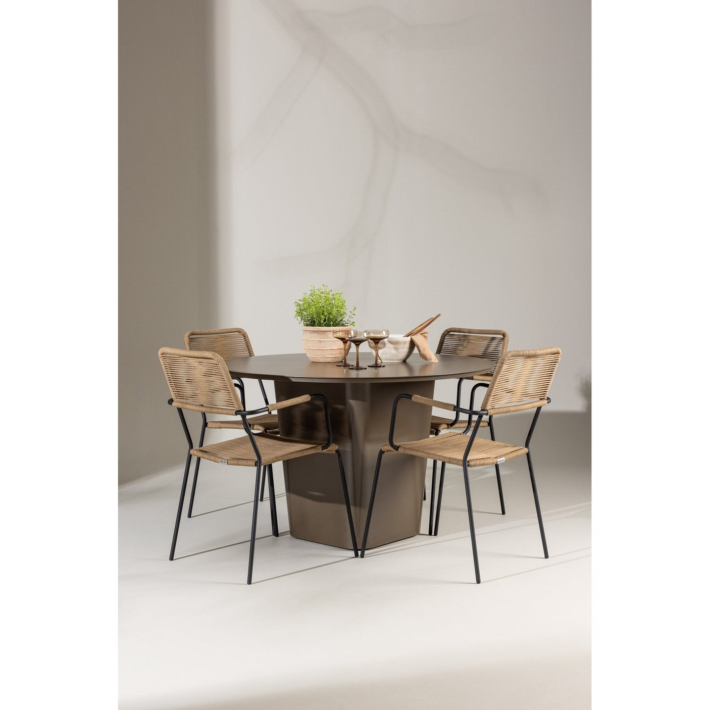 Santa Fe Spisebord ø120 Roasty + Lindos Lenestol Venture Design Spisegruppe