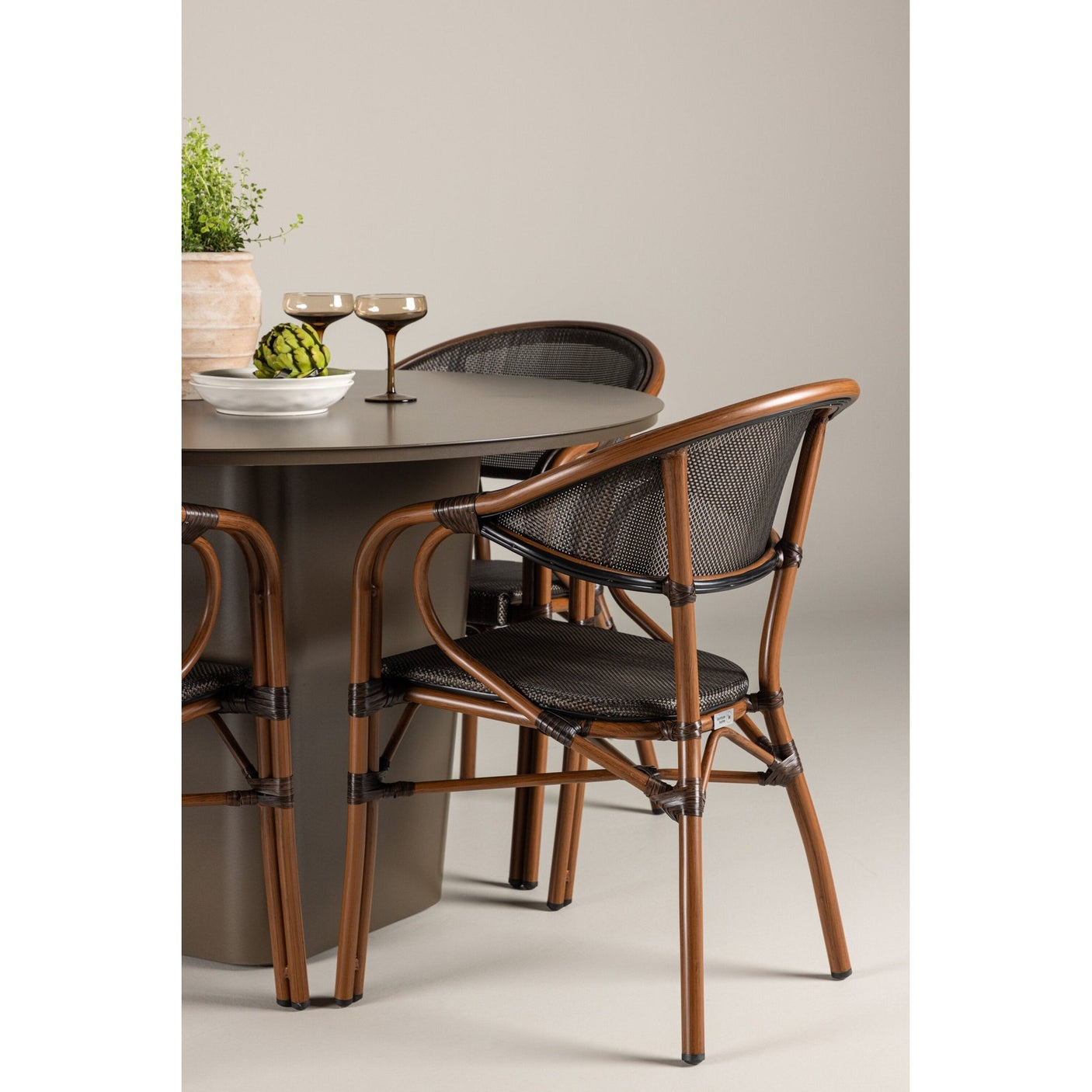 Santa Fe Spisebord ø120 Roasty + Vila Real Caféstol Venture Design Spisegruppe