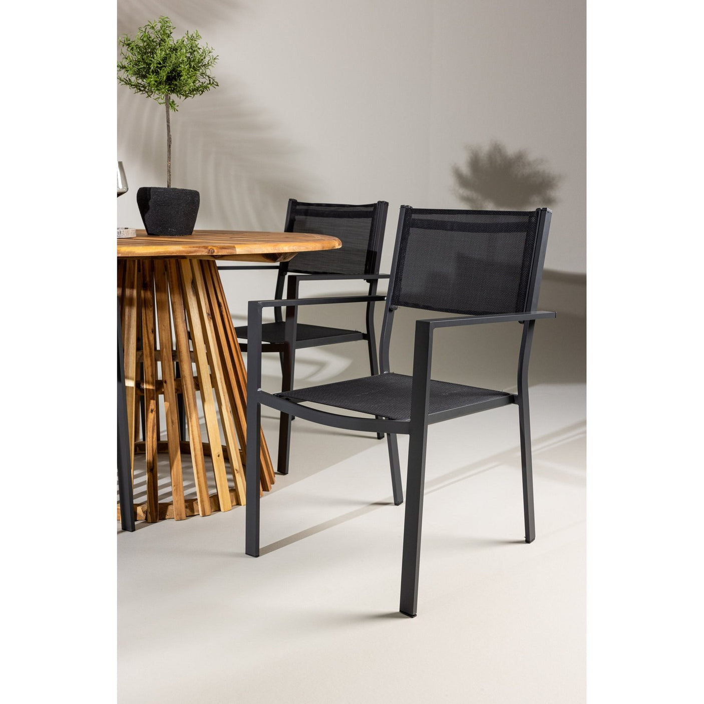 Lerret Spisebord Rundtø110**75 + Copacabana Venture Design Spisegruppe