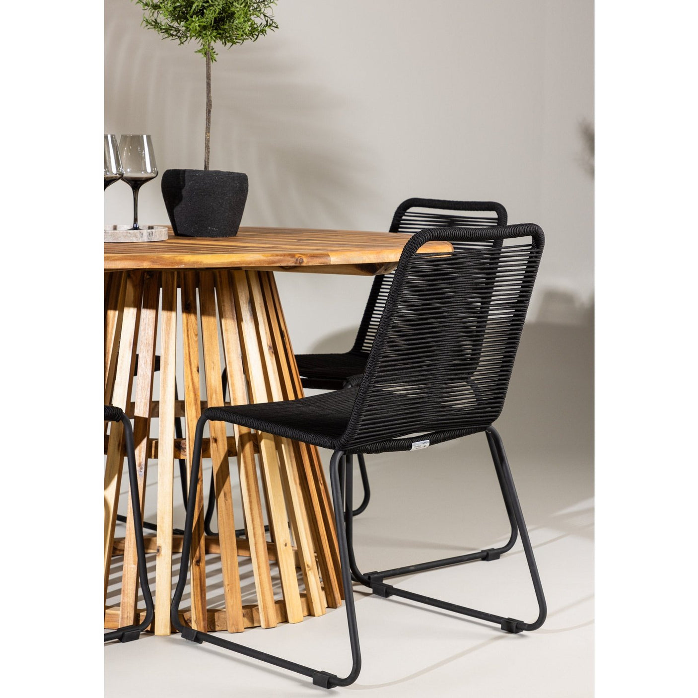 Lerret Spisebord Rundtø110**75 + Lindos Venture Design Spisegruppe