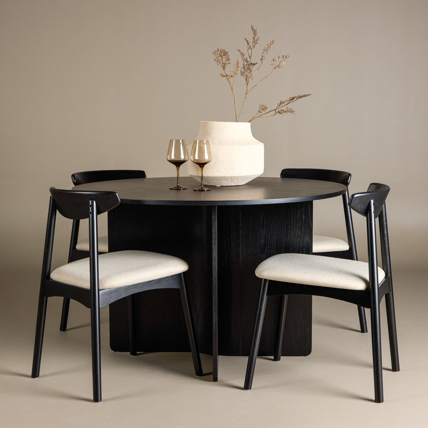 Tabell Tyresö med Stol Ven Venture Design Rundt spisesett