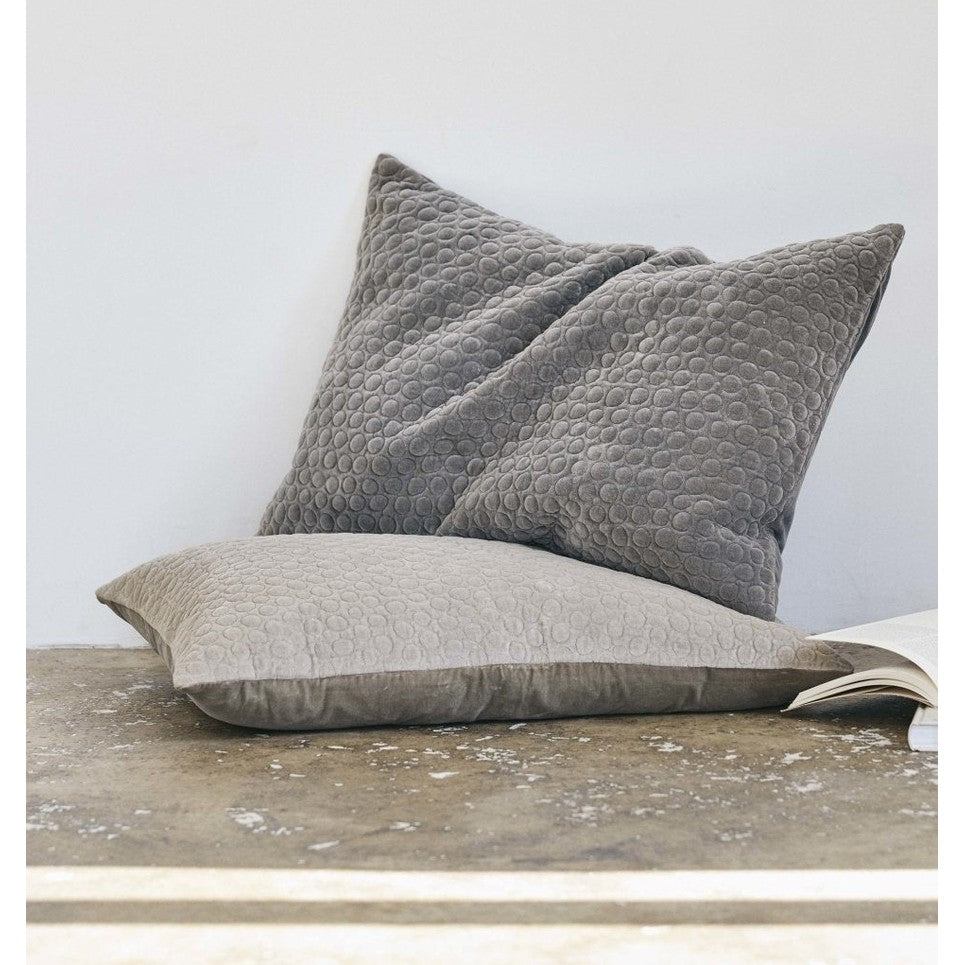 MIZAR-pustelager i velour m/kretser - 50x70 - grå Nordal PILLOWS