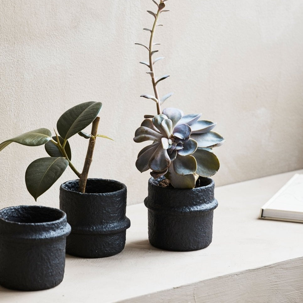 Rød sementpotte, nr. 3 - svart Nordal INDOOR POT