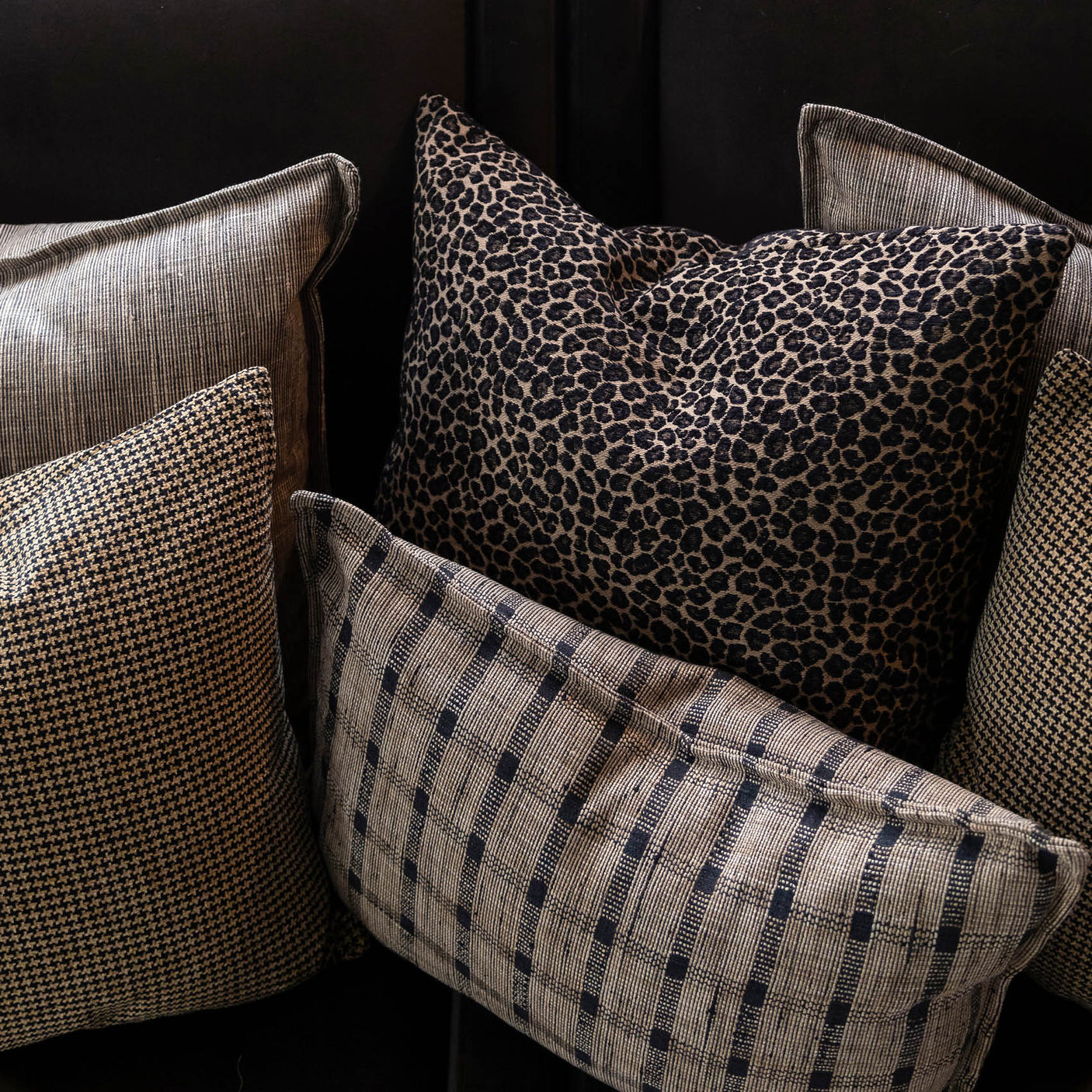 TRAVERSE BLACK/LINEN Putetrekk Artwood Pute