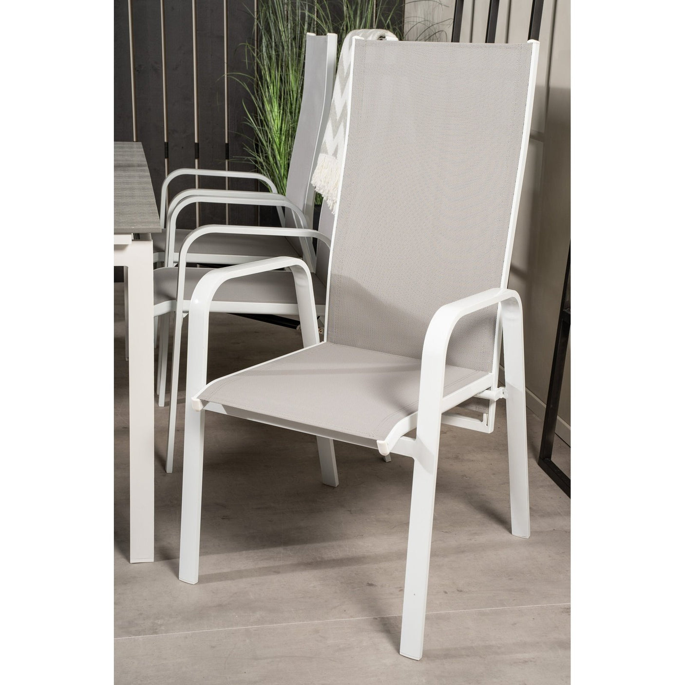 Levels bord 160/240 + Copacabana Lenestol Venture Design Spisegruppe
