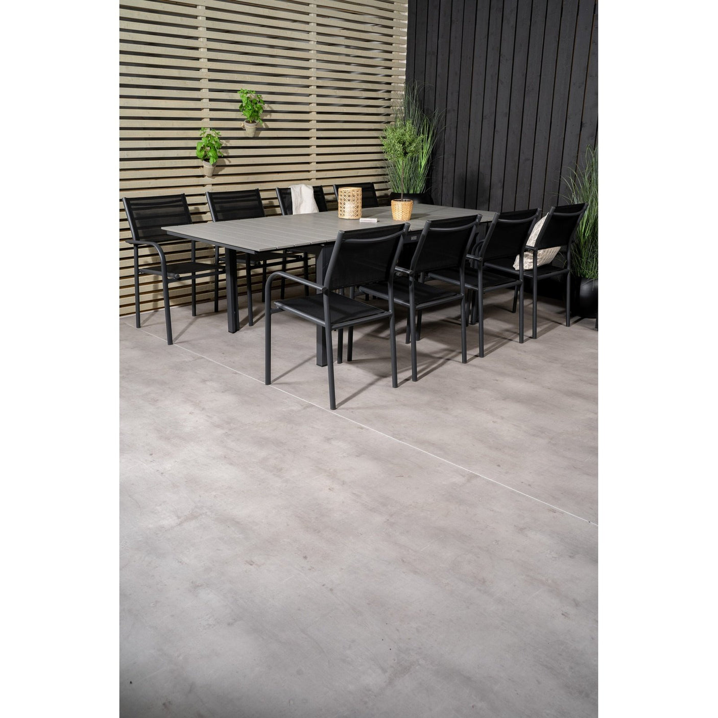 Levels bord 160/240 + Santorini Lenestol Venture Design Spisegruppe