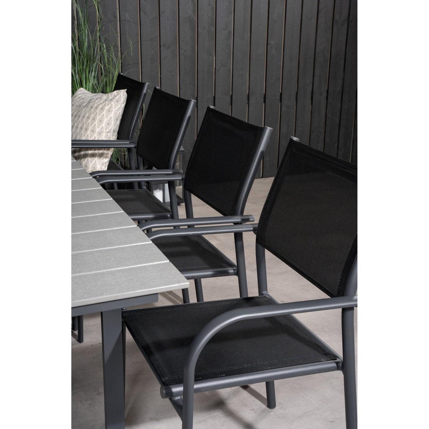 Levels bord 160/240 + Santorini Lenestol Venture Design Spisegruppe