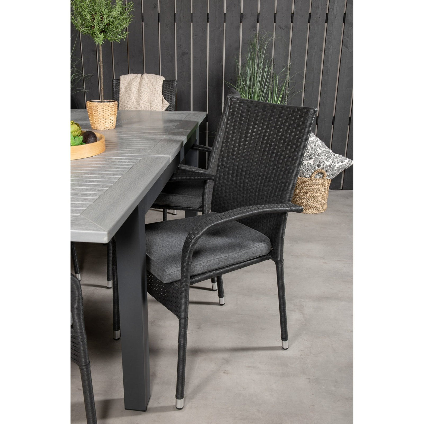 Albany Table 160/240 + Anna stoler Venture Design Spisegruppe