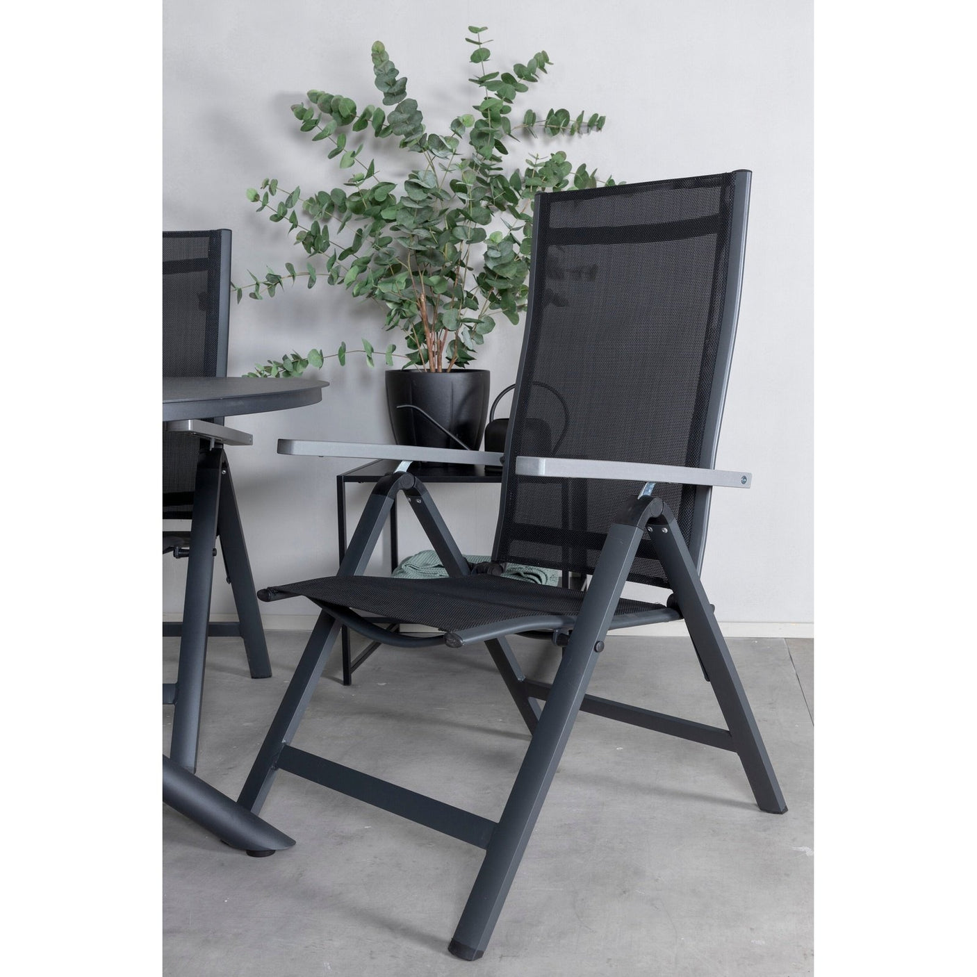 Alma Spisebord ø120cm + Albany Light Venture Design Spisegruppe