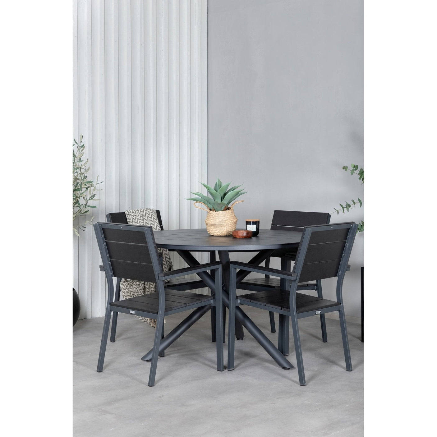 Alma spisebord ø120cm + Levels stol Venture Design Spisegruppe