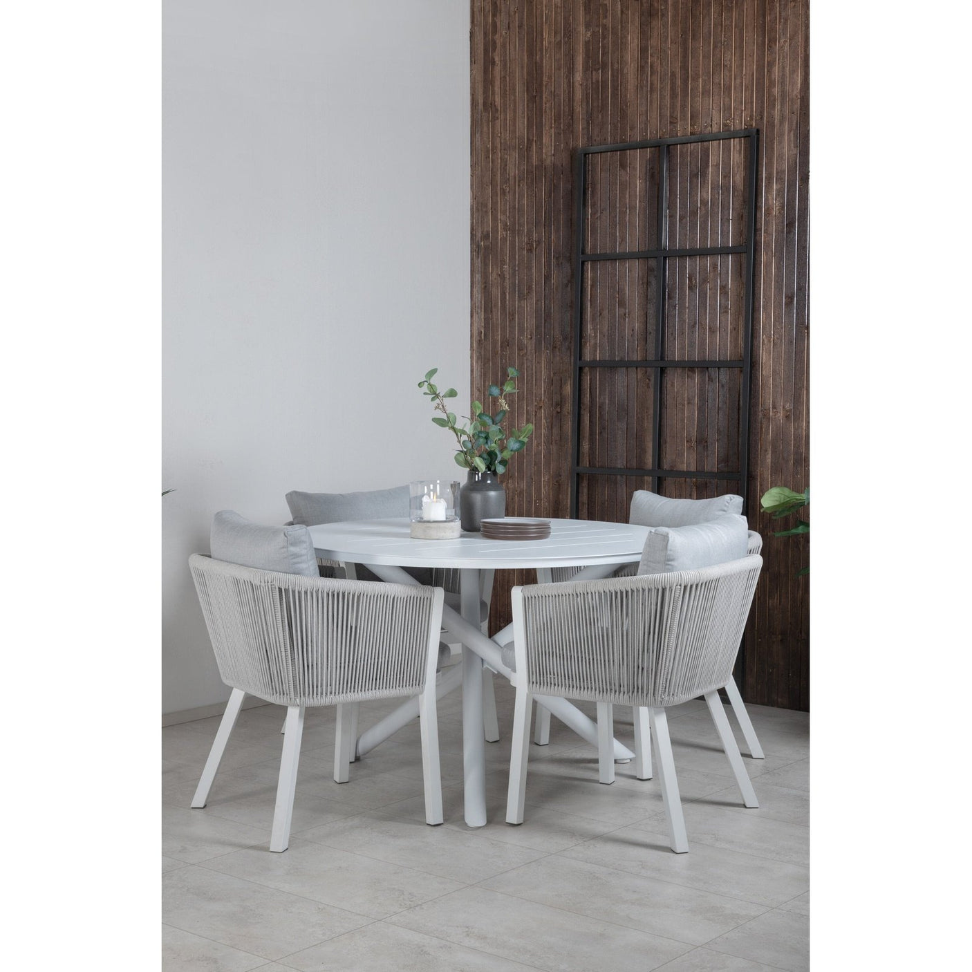 Alma spisebord ø120cm + Virya spisestoler Venture Design Spisegruppe