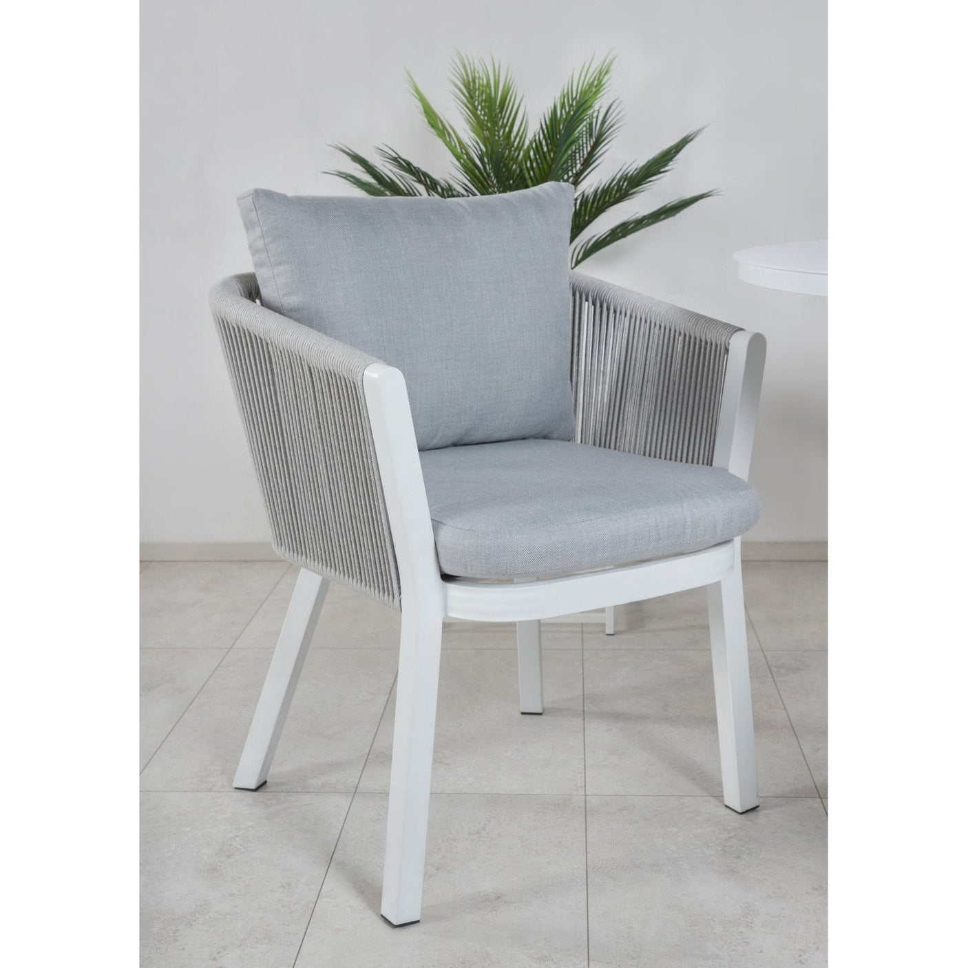 Alma spisebord ø120cm + Virya spisestoler Venture Design Spisegruppe