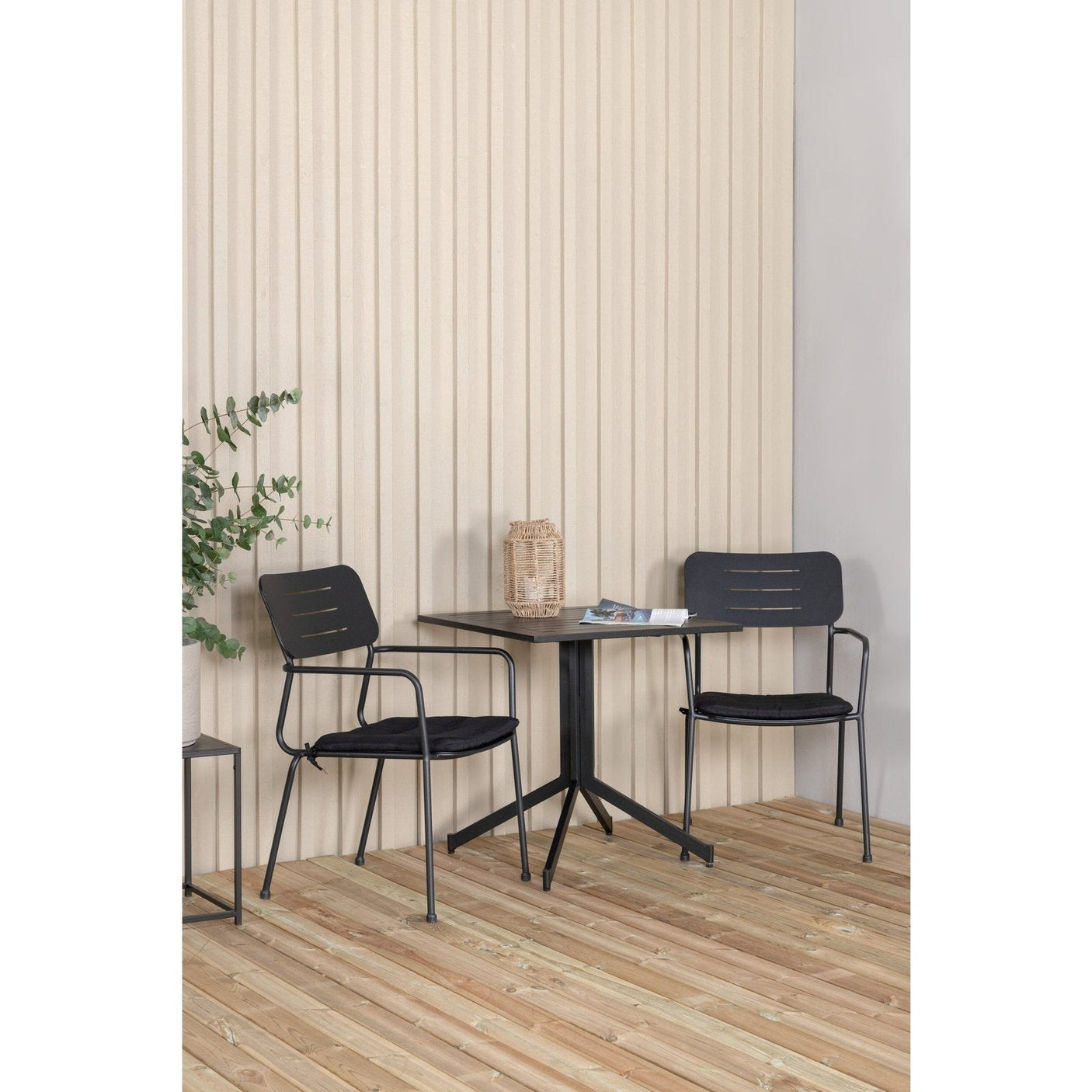 Way kafébord 70*70 + Nicke spisestoler m. armlene Venture Design Spisegruppe