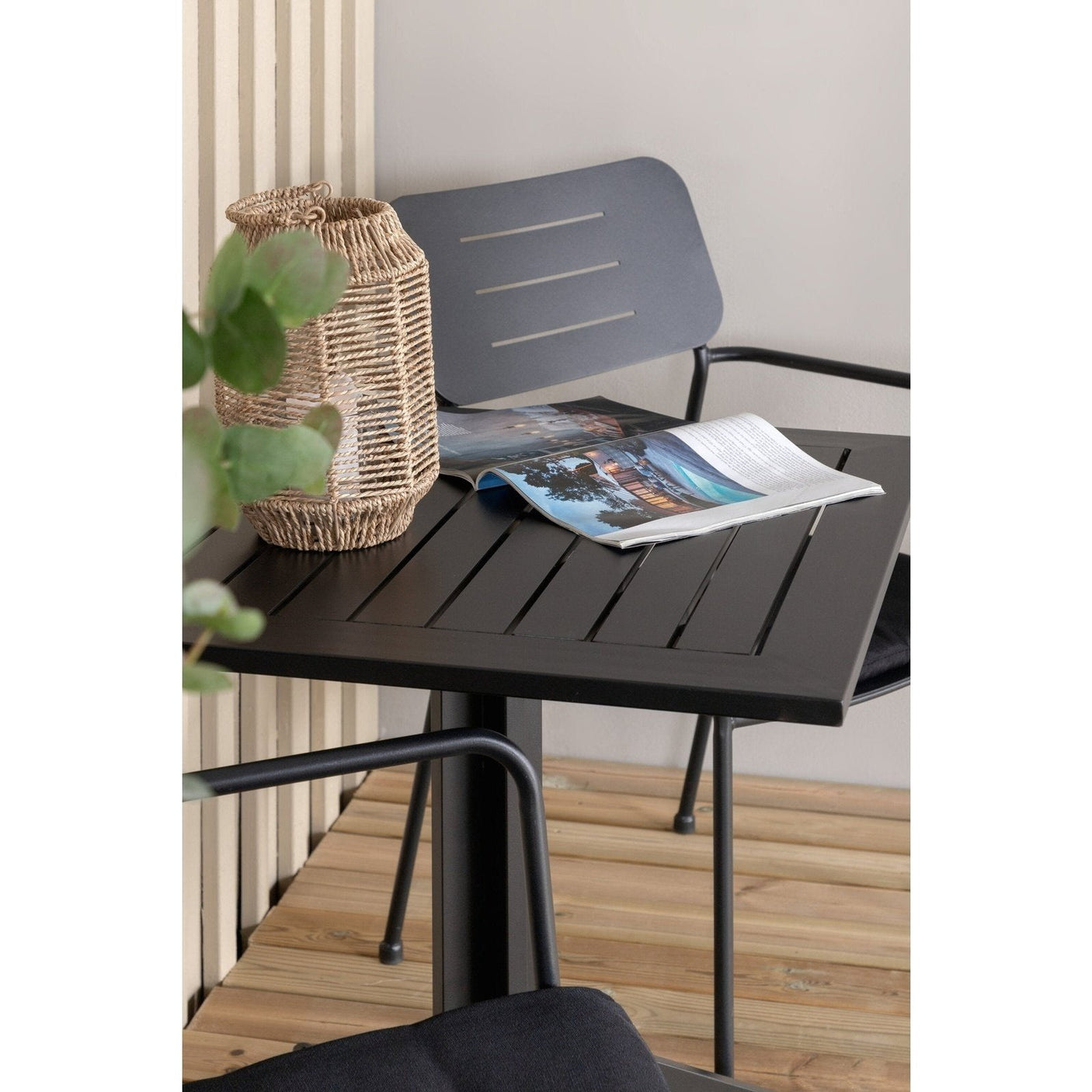 Way kafébord 70*70 + Nicke spisestoler m. armlene Venture Design Spisegruppe