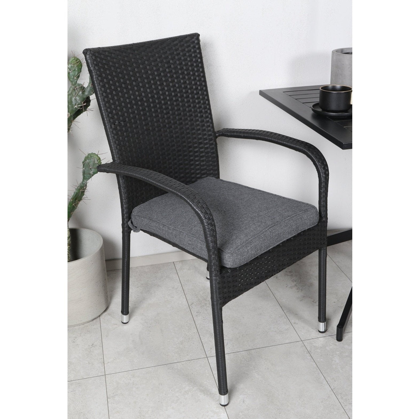 Way café bord 70*70 + Anna stol Venture Design Spisegruppe