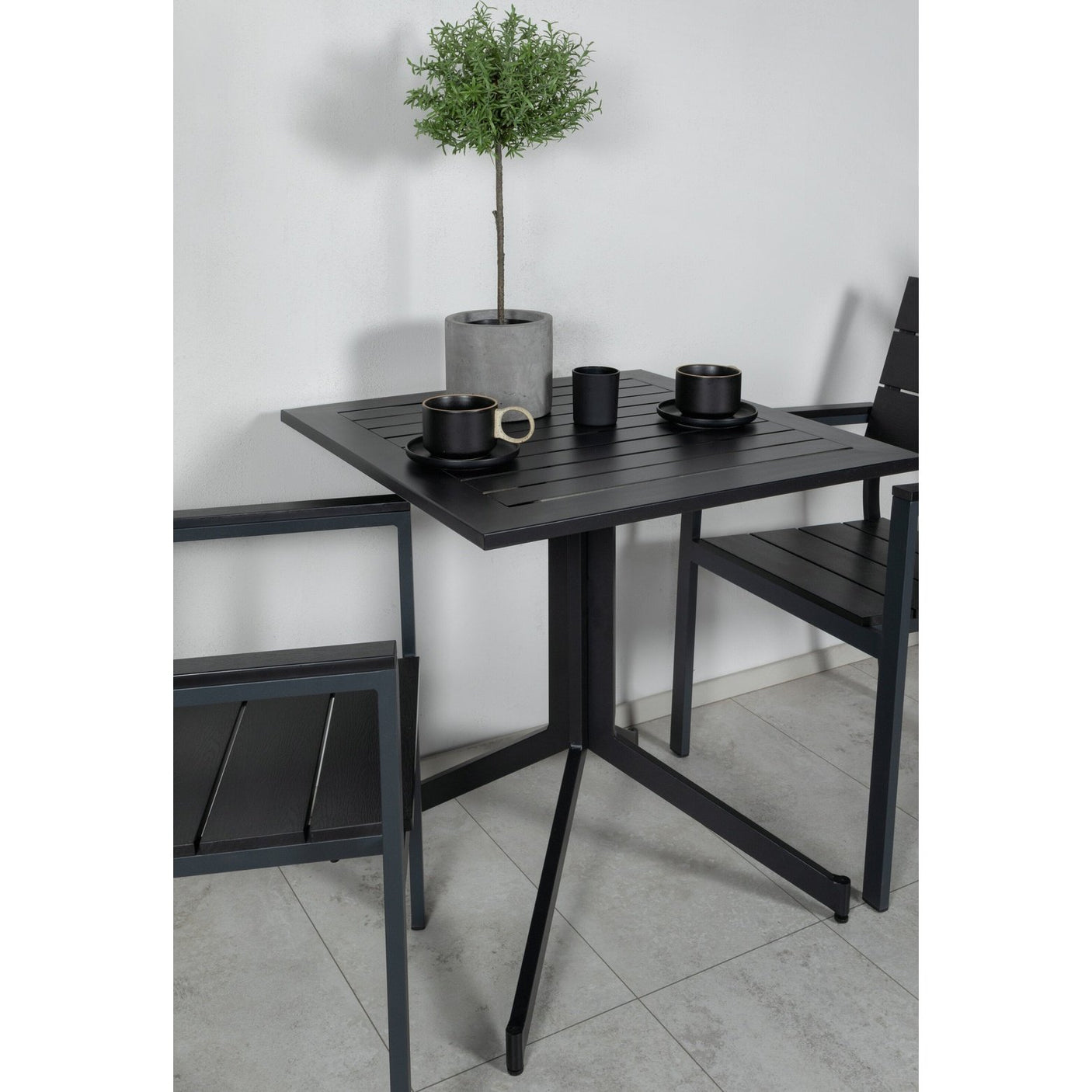 Way kafébord 70*70 + Levels stol Venture Design Spisegruppe