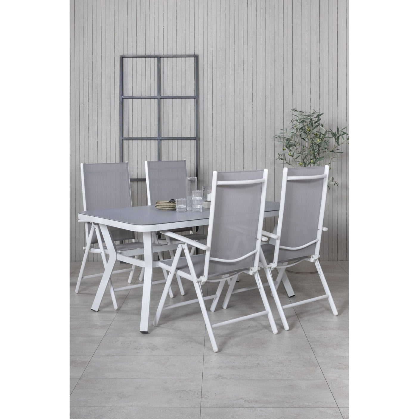 Virya Spisebord lite bord + Break stoler Venture Design Spisegruppe