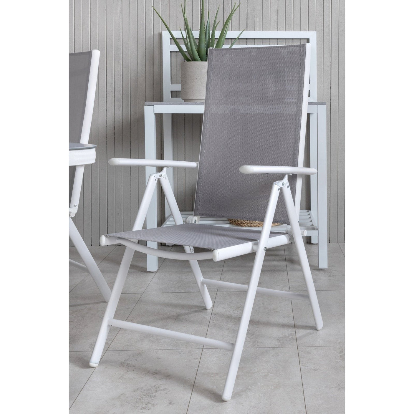 Virya Spisebord lite bord + Break stoler Venture Design Spisegruppe