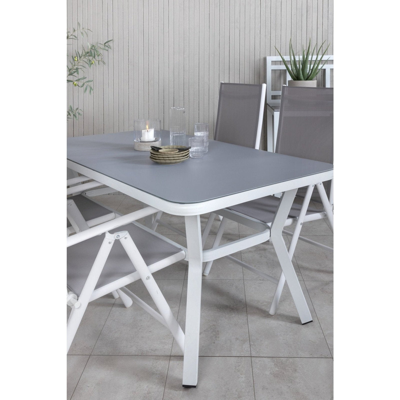 Virya Spisebord lite bord + Break stoler Venture Design Spisegruppe