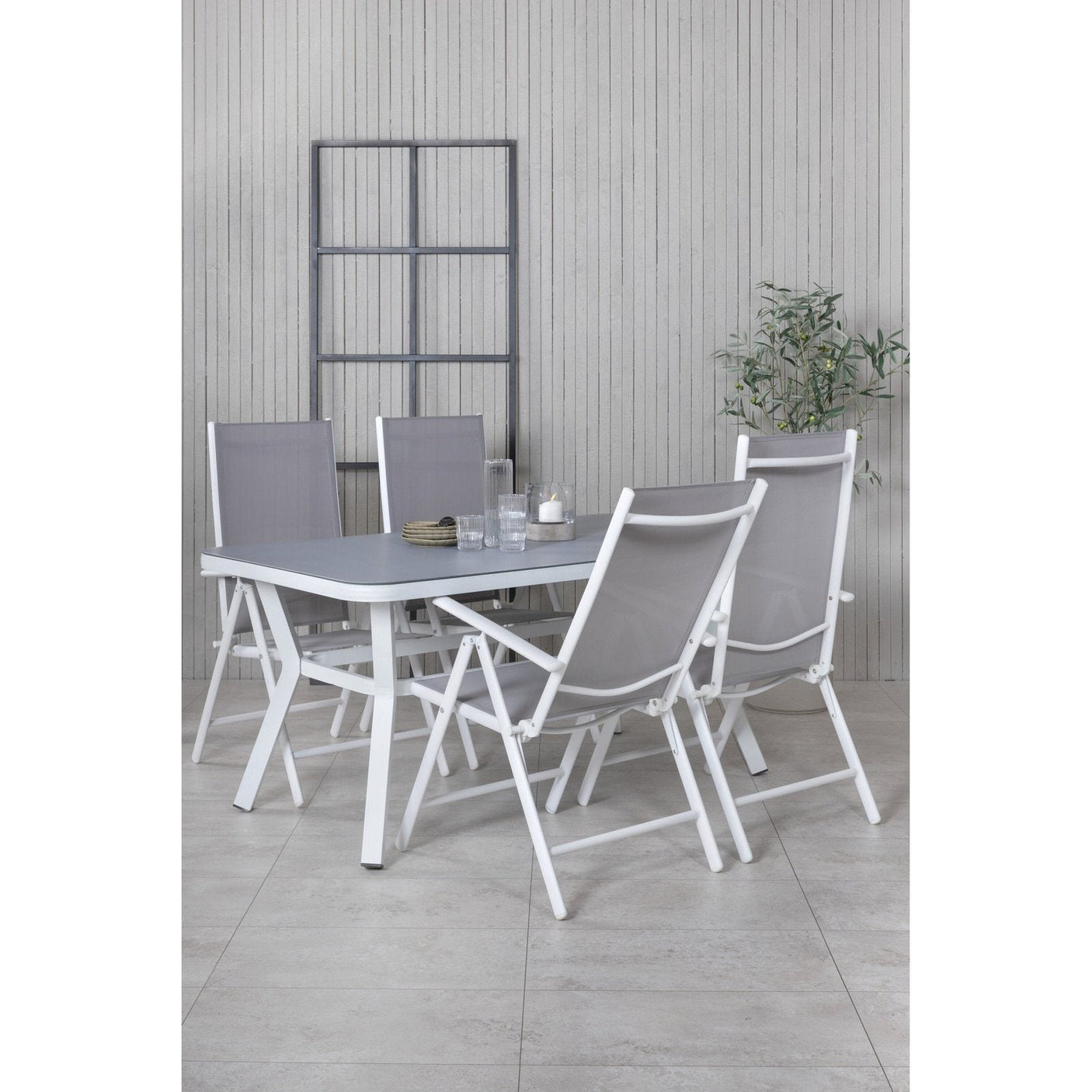 Virya Spisebord lite bord + Break stoler Venture Design Spisegruppe