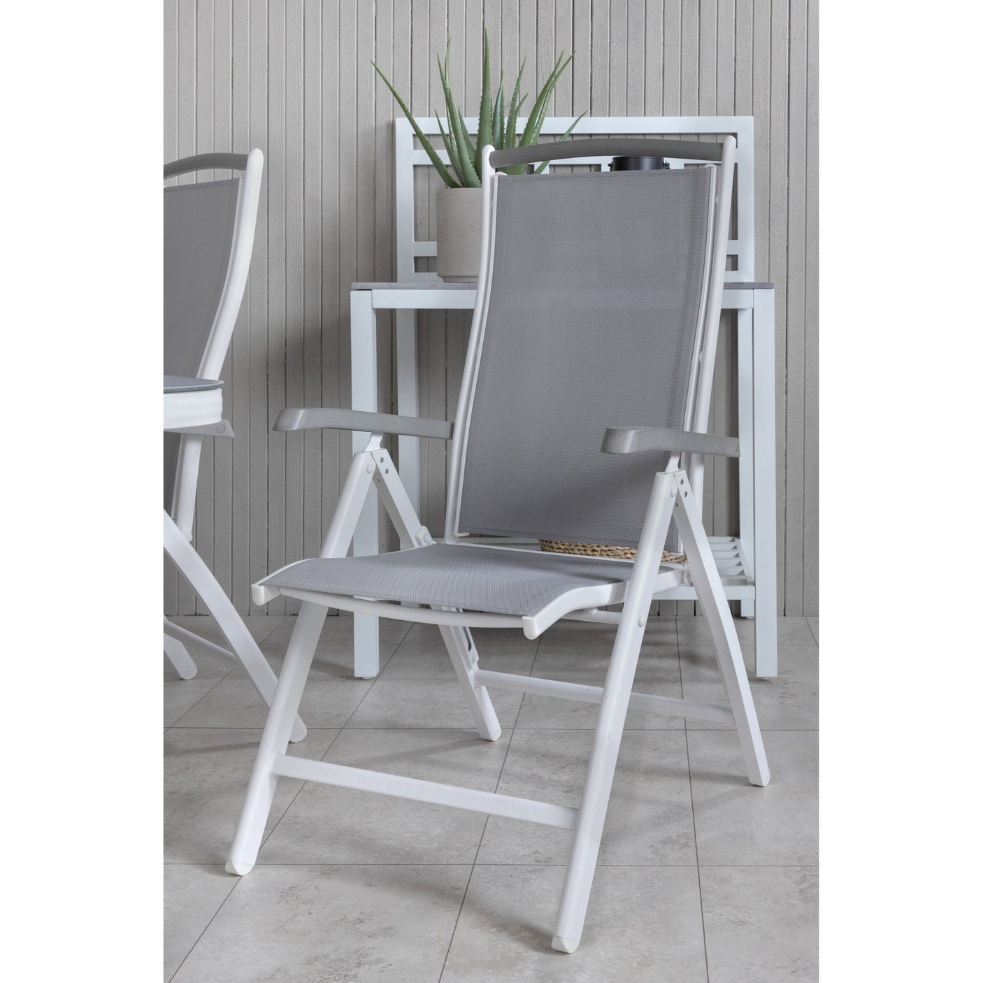 Virya spisebord lite bord + Albany stol Venture Design Spisegruppe