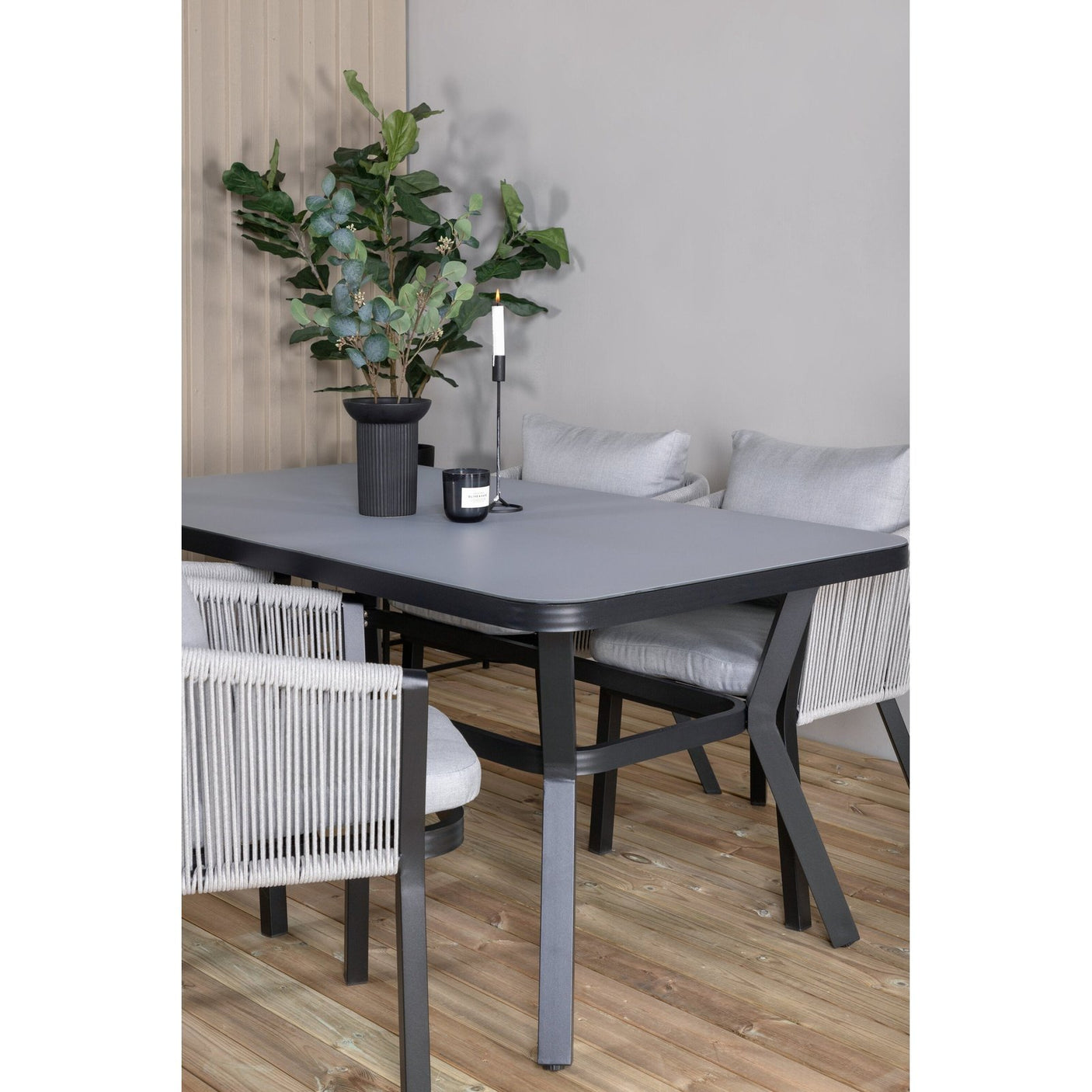 Virya spisebord + Virya spisestoler Venture Design Spisegruppe