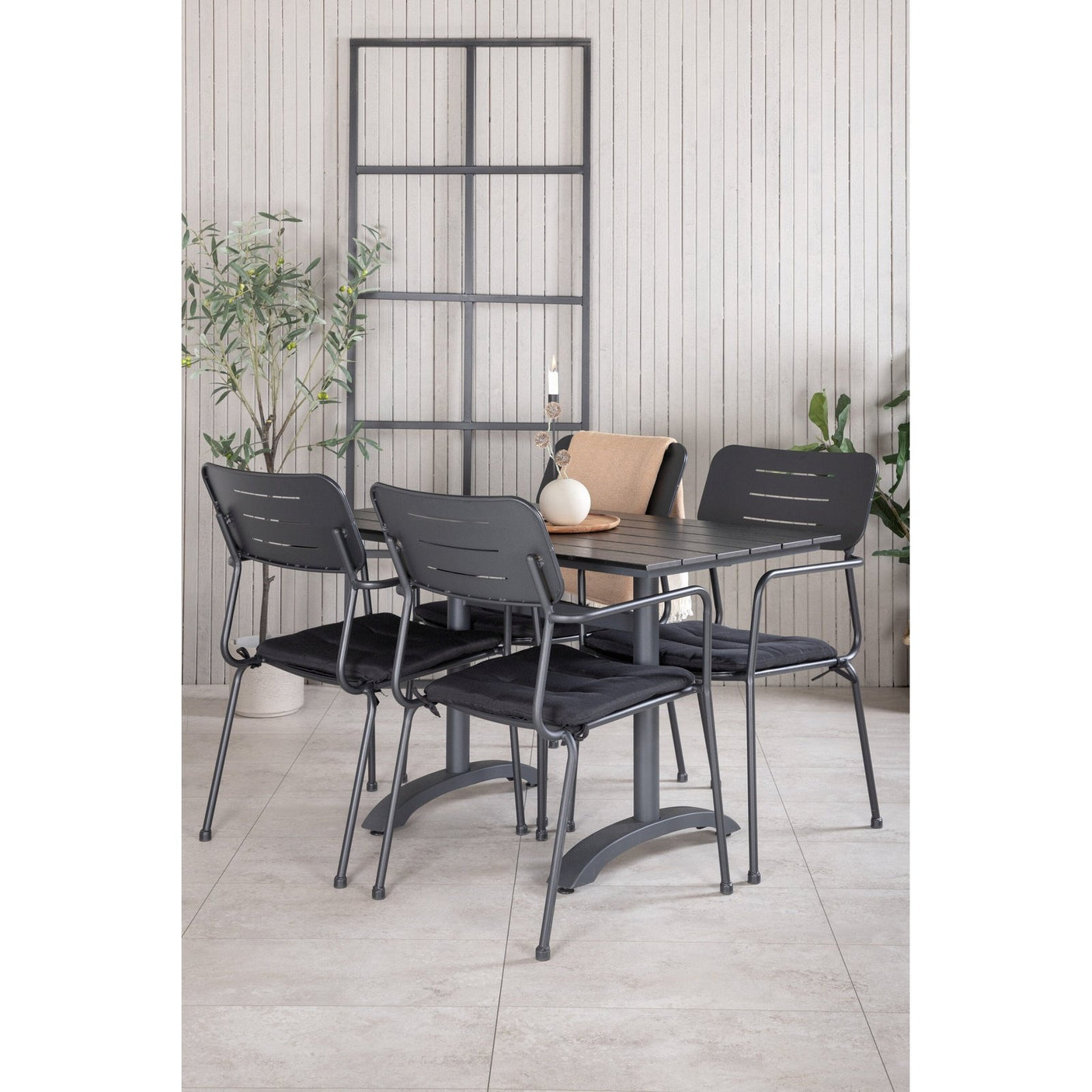 Denver 70*120 + Nikkel spisestoler m. armlene Venture Design Spisegruppe