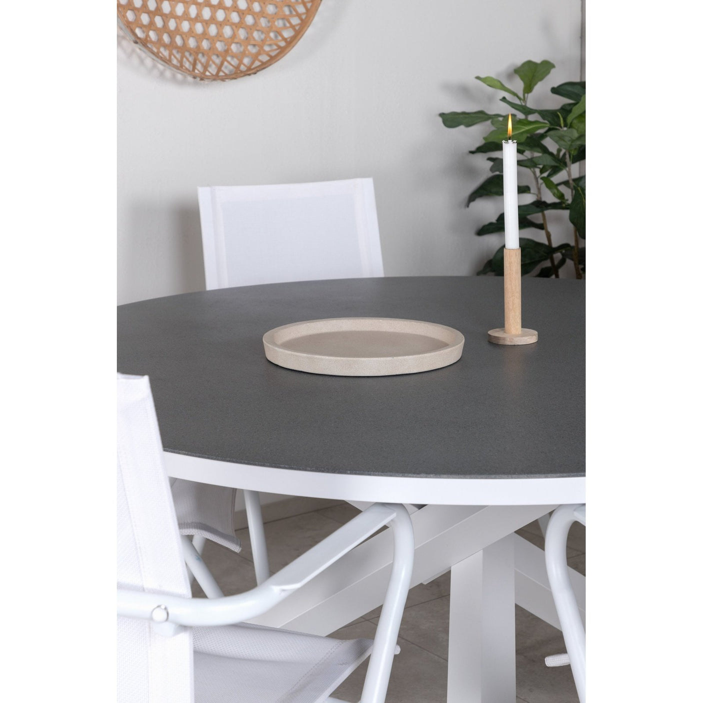 Copacabana bord ø 140 + Alina spisestoler Venture Design Spisegruppe