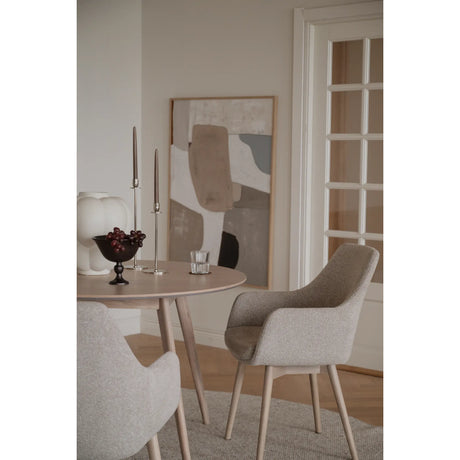Denley lenestol lyst beige stoff/hvitvasket eikbein Rowico Lenestol