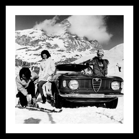 Glass picture w/frame Alfa romeo girls and skis Homefactory